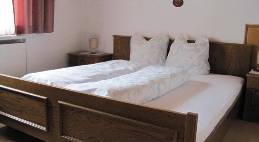 Haus Am Dorfplatz Apartment Самнаун Екстериор снимка